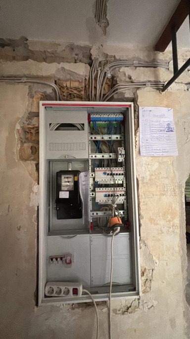 Zählerschrank und hier das fast fertige Ergebnis