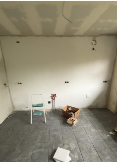 Küchenbau nach Maß Hier wurde schonmal der Boden gelegt